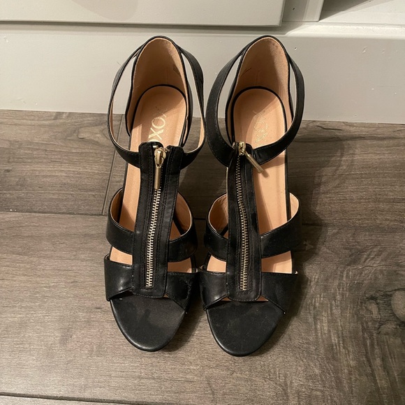 Black Heels - Picture 2 of 3